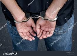 INTENTARON ROBAR CABLES Y FUERON DETENIDOS.-