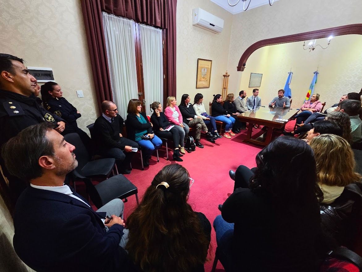 SE ABORDO EL TEMA DE LAS AMENAZAS EN LAS ESCUELAS DE MERCEDES.-