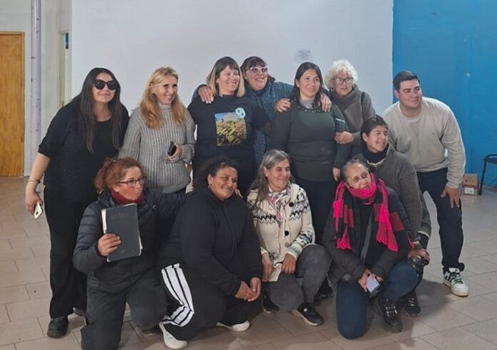 LA LISTA OFICIALISTA GANO EN GOWLAND - AGOTE.-