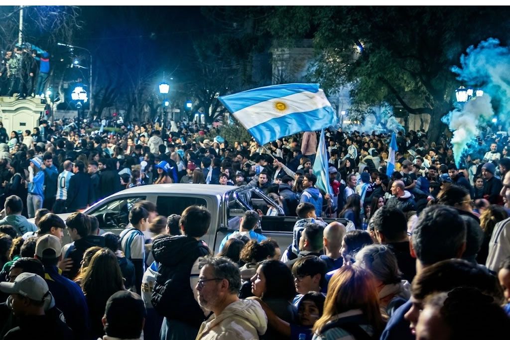 MUNDIAL DE FUTBOL.- ARGENTINA CAYO CON TODOS LOS HONORES.-
