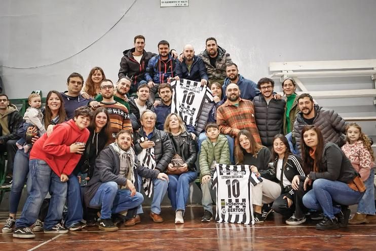 UN TORNEO DE VOLLEY EN HOMENAJE A ESTEBAN BUZZALINO