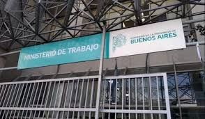 LOS GREMIOS BONAERENSES PIDEN LA REAPERTURA DE LA PARITARIA.-