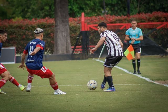 FUTBOL DE PRIMERA "C":  MERCEDES PERDIO POR PENALES.-